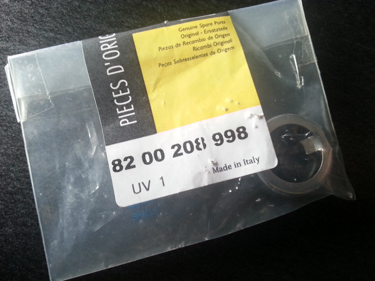 Ecrou de fixation embase antenne toit renault