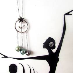 Square femme et perle