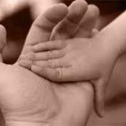 Square images main adulte et enfant