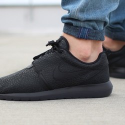 Square nike roshe run nm black safari 1