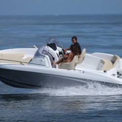 Square beneteau flyer flyer 650 open