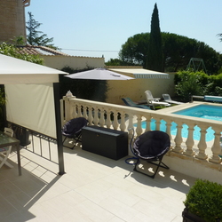 Square 30 coin repas et piscine