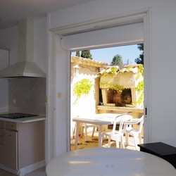 Square cuisine donnant sur terrasse