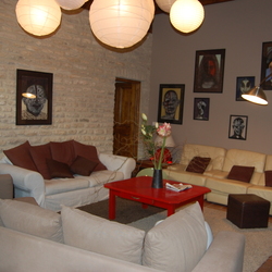 Square salon