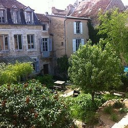 Square gite tour facade