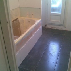 Square pose du carrelage salle de bain