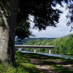 Square le pont vu du halage