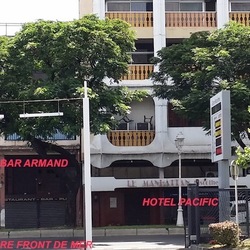 Square bar armand devanture