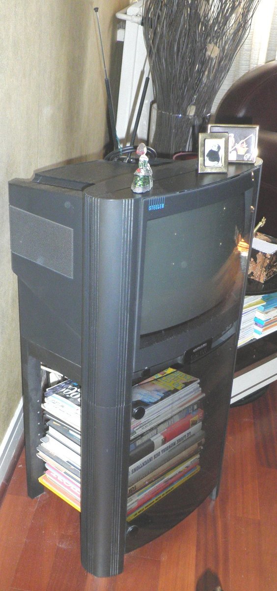 Tv grundig couleur meuble bas steller 1